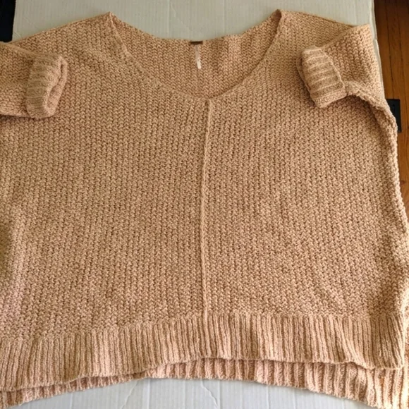 FREE PEOPLE REVOLVE COZY CAT OVERSIZED PULLOVER SWEATER CHAMPAGNE size S… - Picture 11 of 16